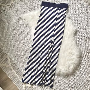 (❤️2/$20) Long stripe skirt